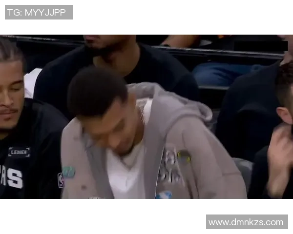 马刺与灰熊季后赛第五场激战回顾球员表现与战术分析